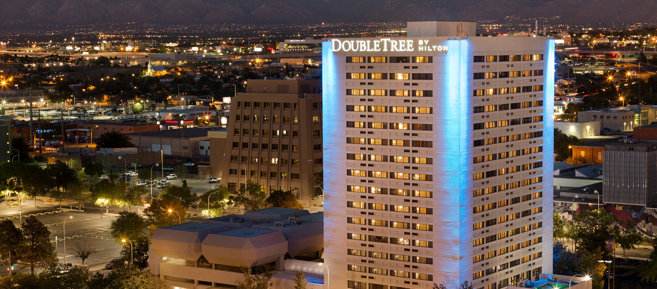 DoubleTree by Hilton Hotel Albuquerque in skyline