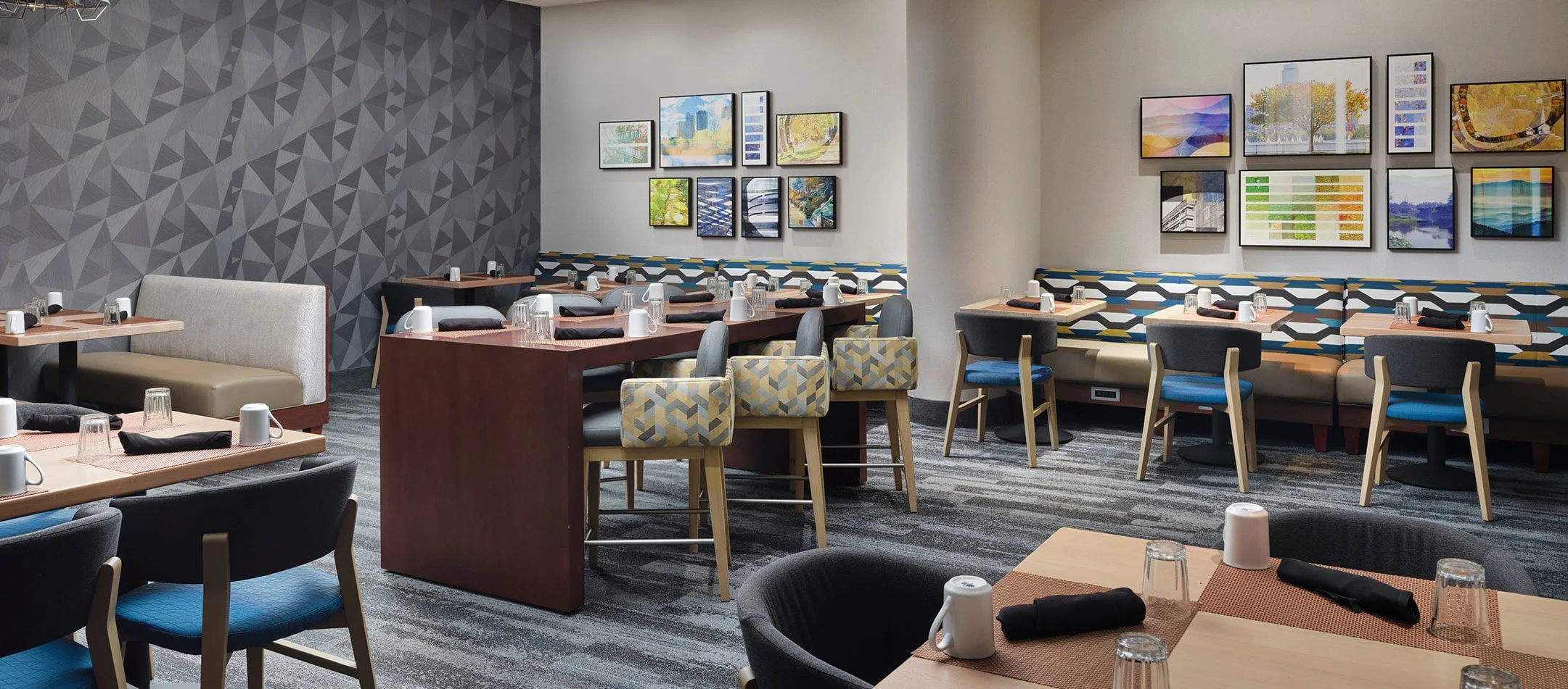 dining room at Holiday Inn Boston-Dedham Hotel