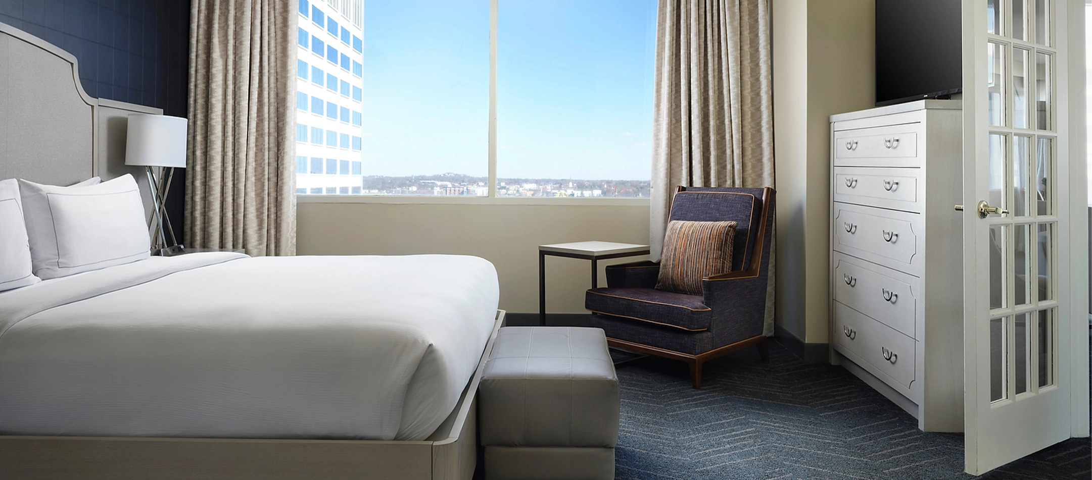interior view of DoubleTree by Hilton Hotel Nashville Downtown bedroom