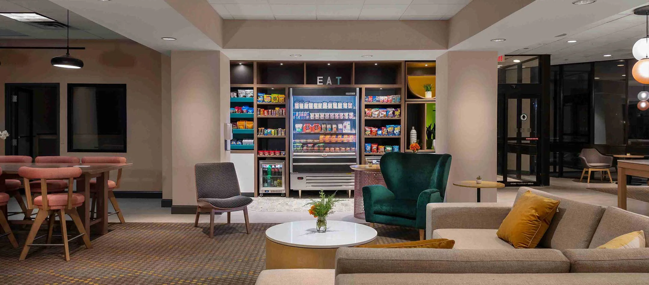 market and lobby at Holiday Inn Boston-Dedham Hotel & Conference Center