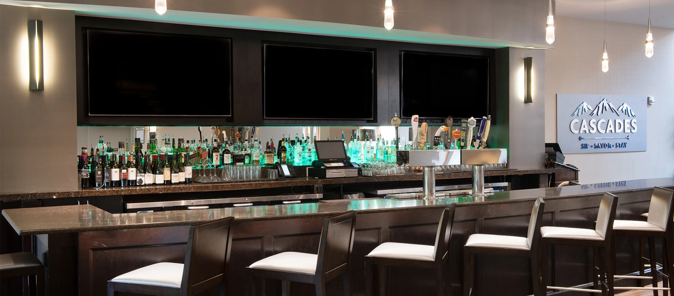 bar inside of Embassy Suites by Hilton Seattle North Lynnwood