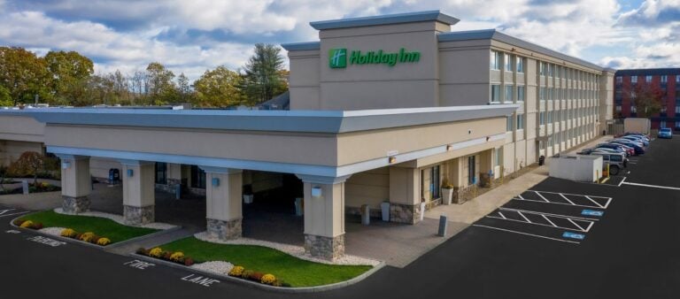 An exterior view of Holiday Inn & Suites Boston-Peabody